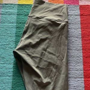 Size 10 🌿 LULULEMON Wunderunders 🌿 Light Green